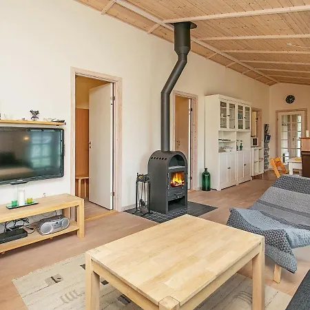 6 Person In Rodby-by Traum