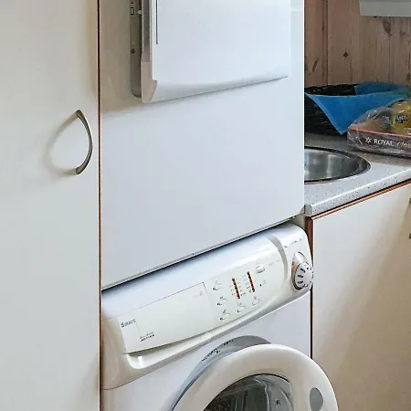 6 Person In Rodby-by Traum