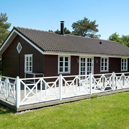 6 Person In Rodby-by Traum