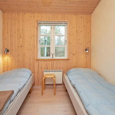 6 Person In Rodby-by Traum