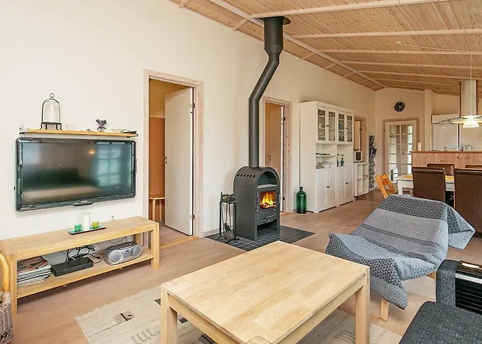 6 Person In Rodby-by Traum