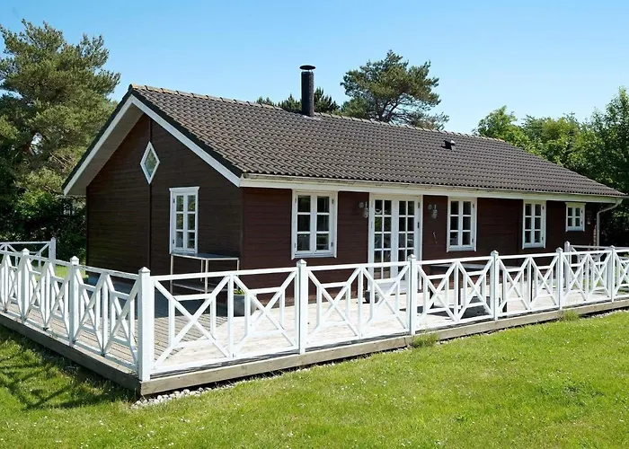 6 Person In Rodby-by Traum
