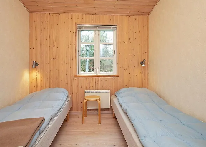 6 Person In Rodby-by Traum